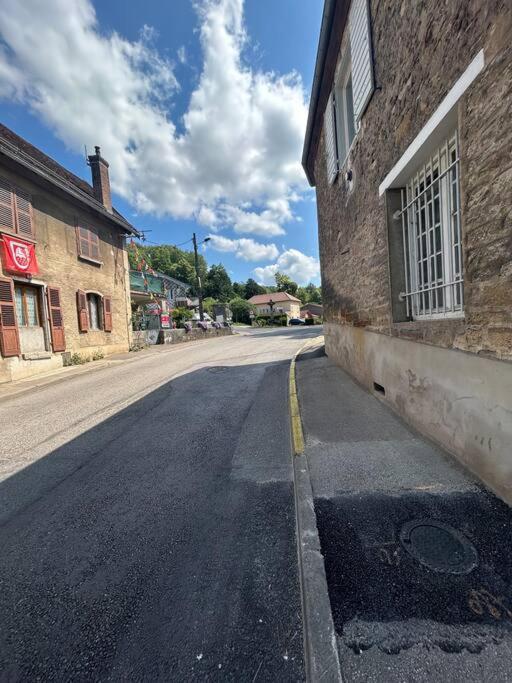 Au Bord De La Furieuse, Proche De La Grande Saline Et Des Thermes De 萨兰莱班 外观 照片